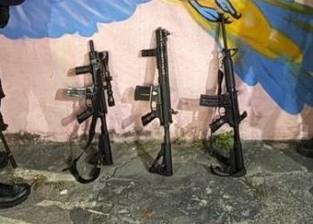 Polícia Militar apreende sete fuzis e prende oito em ações no RJ