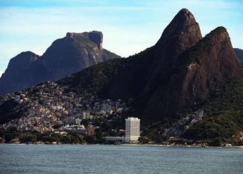 Operação no Rio deixa visitantes isolados no Morro Dois Irmãos