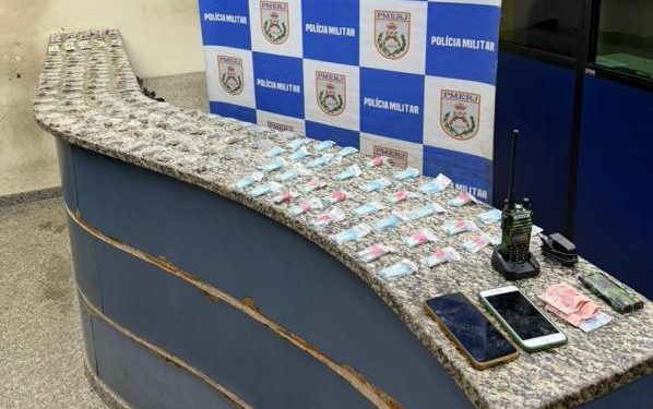 Homem é preso e menor é apreendido por tráfico de drogas em Barra Mansa