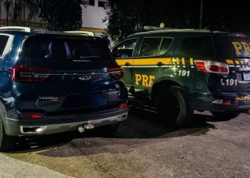 PRF recupera carro furtado avaliado em mais de R$ 120 mil na Via Dutra, em Porto Real