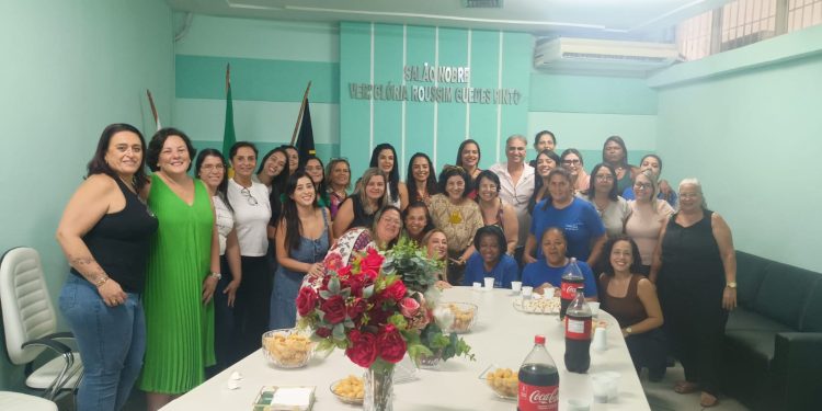 Câmara de Volta Redonda promove homenagem pelo Dia das Mães para servidoras