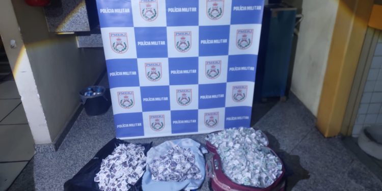 Polícia apreende grande quantidade de drogas em área de mata em Mendes