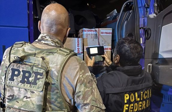 PRF e PF apreendem cerca de 300 quilos de maconha na Dutra, em Piraí
