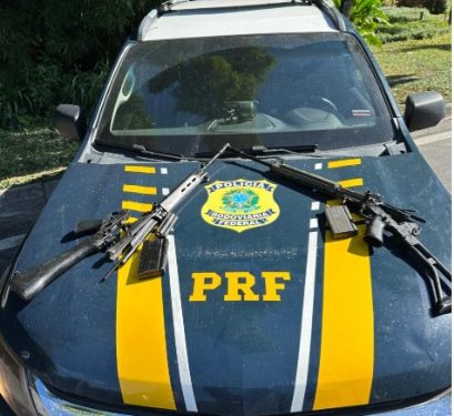 PRF apreende dois fuzis calibre 7.62 escondidos em carro na BR-040, em Areal