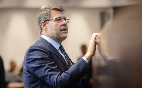 Gustavo Tutuca anuncia R$ 500 mil para ampliação do Hospital de Olhos de Resende