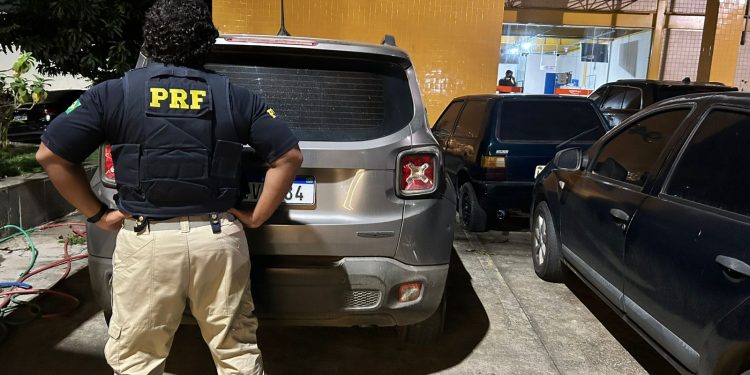 PRF flagra Jeep clonado e detém funcionário público que comprou carro no Facebook