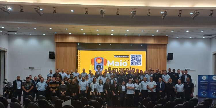 PRF promove ação do Maio Amarelo com foco na segurança de motociclistas em Resende