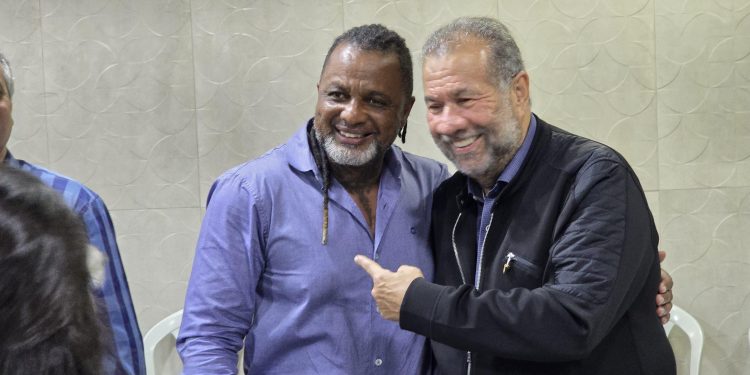 PDT de Volta Redonda empossa Odair Mariano na presidência em evento com Carlos Lupi