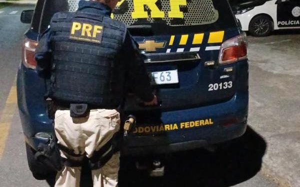 PRF prende foragido com mandado de prisão por furto em Itatiaia