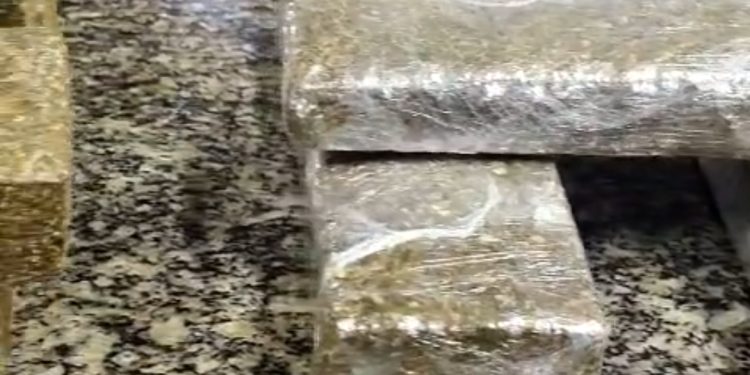 PM apreende quase 5 kg de maconha e prende dois no Canto Azul em Paraty