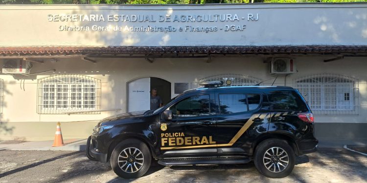 PF faz operação contra suspeita de fraude em contratos de castração animal no RJ