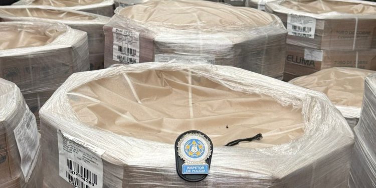 Polícia recupera R$ 1,8 milhão em cobre, após roubo em transportadora em BM