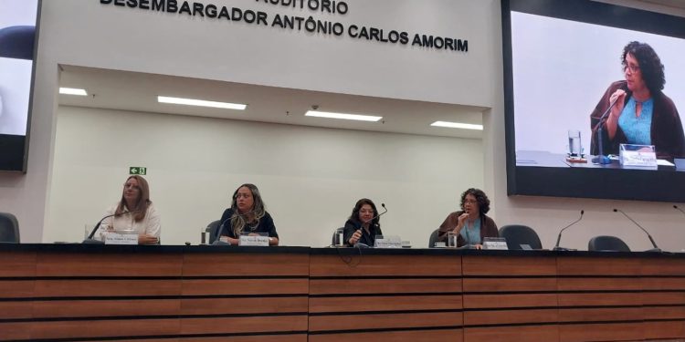 Volta Redonda participa de capacitação estadual sobre acolhimento de mulheres vítimas de violência