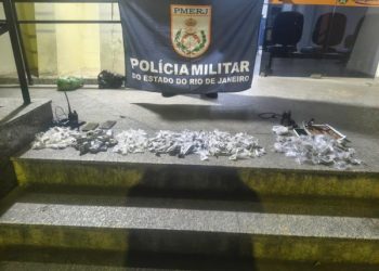 PM prende dois e apreende quase 2 kg de drogas em Resende