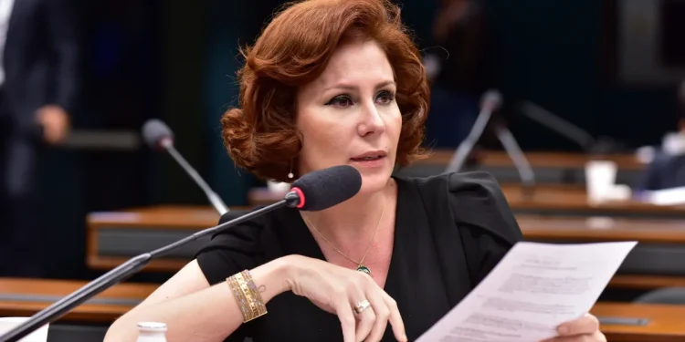 Justiça da Itália barra extradição de Carla Zambelli para o Brasil