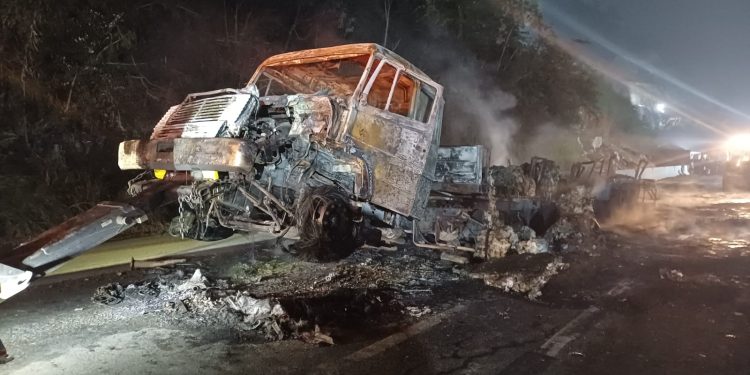 Pista da Serra das Araras é liberada às 22h30 após remoção de carreta