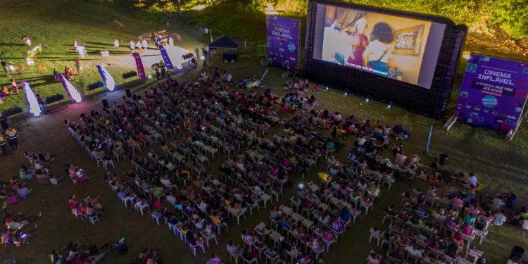 Volta Redonda terá sessões gratuitas de cinema ao ar livre no bairro Roma