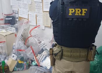 PRF apreende mercadorias estrangeiras e medicamentos na Dutra, em Barra Mansa