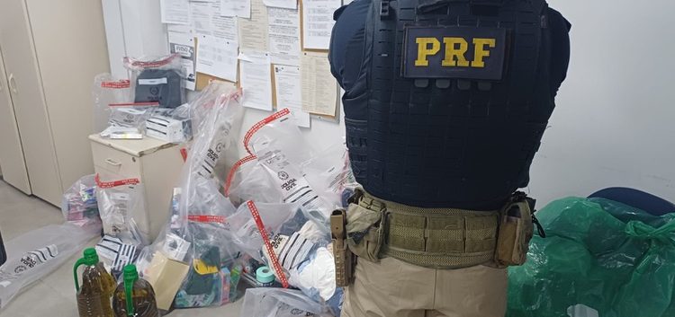 PRF apreende mercadorias estrangeiras e medicamentos na Dutra, em Barra Mansa