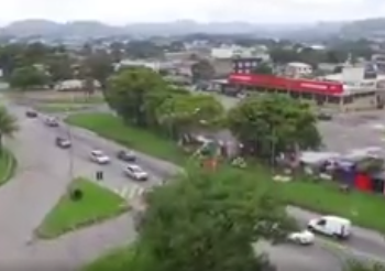 Tentativa de assalto a caminhão da Seara termina com motorista ferido em Volta Redonda