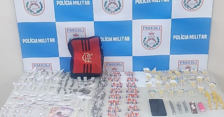 PM apreende drogas e detém três suspeitos durante operação em Volta Redonda