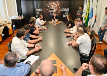 Furlani e Cláudio Castro conferem as instalações do Hospital de Olhos de Barra Mansa
