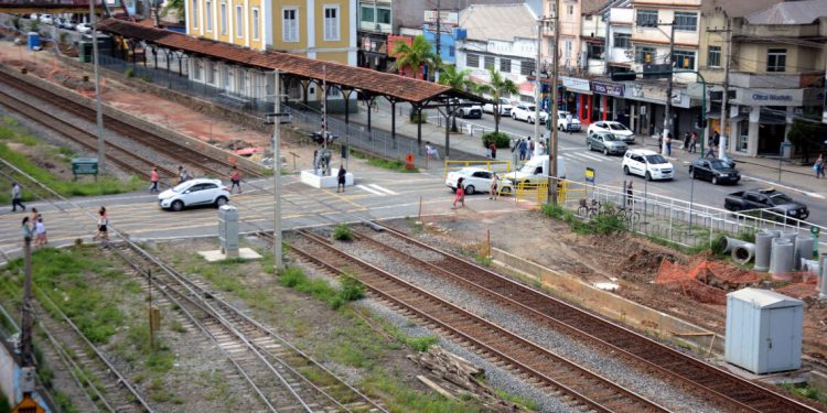 Passagem de nível no Centro de Barra Mansa será interditada para manutenção na linha férrea