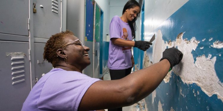 Projeto Mulheres Mãos à Obra garante emprego para ex-alunas em escolas de Volta Redonda