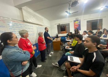 Religiosas espanholas visitam MEP e incentivam alunos do Pré-Vestibular Cidadão