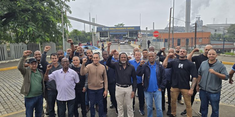 Sindicato dos Metalúrgicos protesta na CSN após impasse em acordo coletivo
