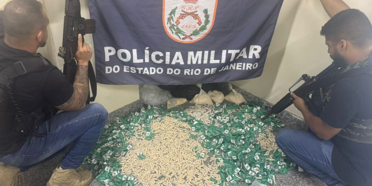 PM apreende quase 10 quilos de cocaína e prende dupla em Angra