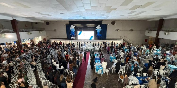 Neto forma alunos no Programa de Inclusão Produtiva; Laura Carneiro anuncia mais R$ 2 milhões para VR