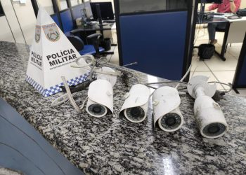 Polícia apreende quatro câmeras instaladas em postes de Porto Real