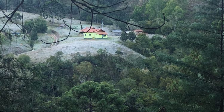 Vídeo: Frio intenso faz termômetros marcarem temperatura negativa na Serra da Mantiqueira