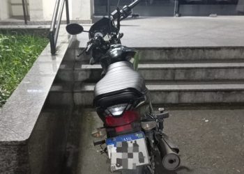 PRF recupera motocicleta furtada durante fiscalização na Dutra, em Resende