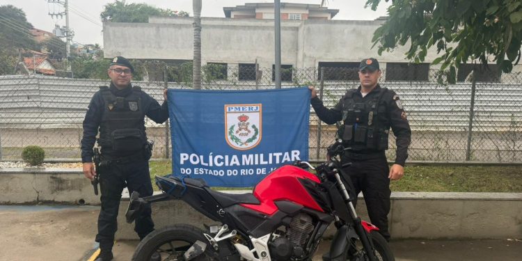 Moto clonada ligada ao tráfico de drogas é apreendida em Vassouras