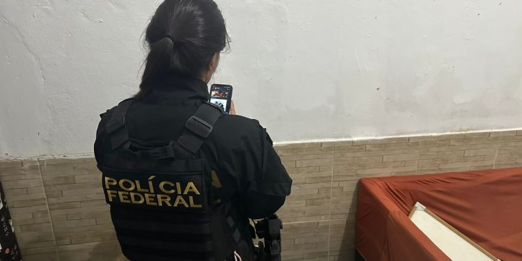Acusado de vender material de abuso sexual infantil é preso em operação da PF
