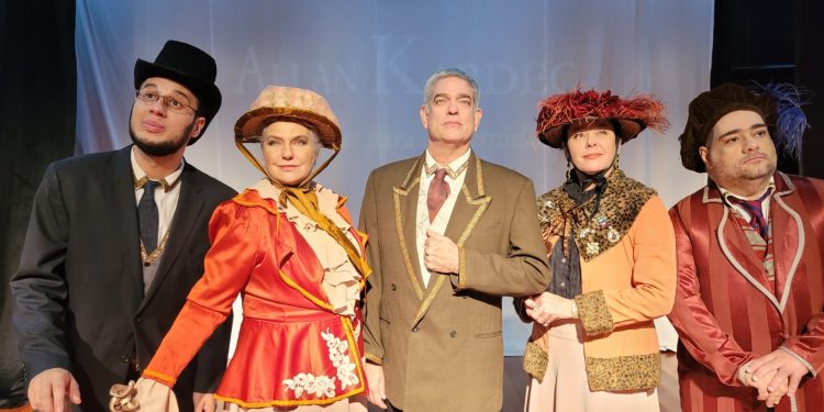 Peça que retrata a trajetória de Allan Kardec chega ao Teatro Gacemss neste domingo