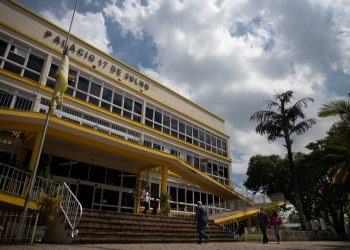 Volta Redonda antecipa primeira parcela do 13º e injeta R$ 30 milhões na economia