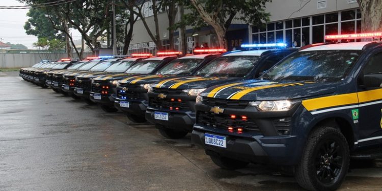 PRF entrega novos equipamentos adquiridos com emendas parlamentares no RJ