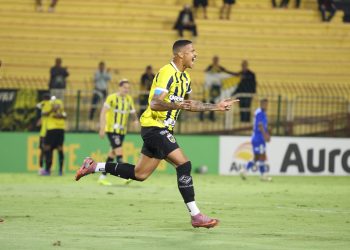 Voltaço vence o Confiança e emplaca a terceira vitória seguida na Série C