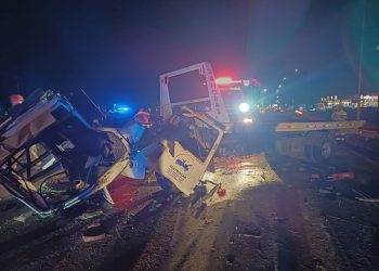 Motorista fica preso às ferragens após colidir na Via Dutra, em Resende