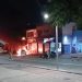 Carro invade loja e pega fogo após sequência de colisões na Beira-Rio, em Volta Redonda