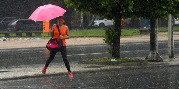 INMET emite alerta de chuvas intensas para o Sul Fluminense nesta terça-feira