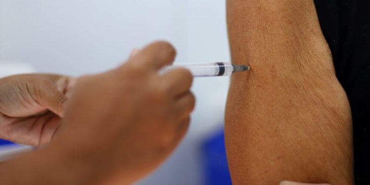 Volta Redonda suspende vacina contra a dengue do Butantan após orientação do Ministério da Saúde