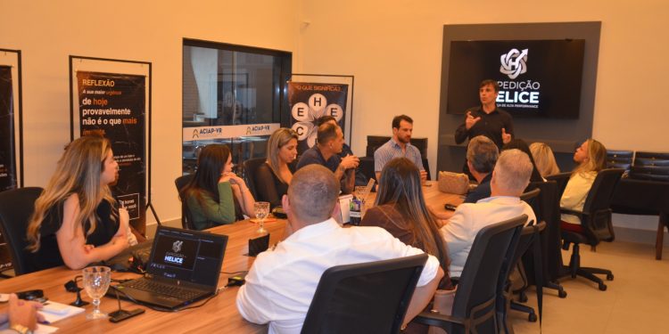 Aciap-VR conclui primeira turma do programa de formação de lideranças HÉLICE
