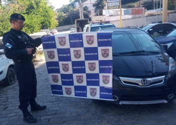 Homem é autuado por receptação após PM recuperar carro roubado em Miguel Pereira