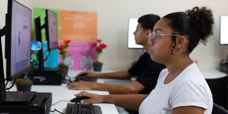 Inscrições para cursos gratuitos de informática e economia criativa terminam na segunda em Volta Redonda