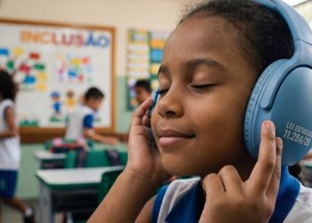Pessoas com autismo terão direito a fone antirruído no Estado do Rio