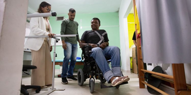 Centro Especializado em Reabilitação, em Volta Redonda, beneficia mais 10 pacientes com cadeiras motorizadas